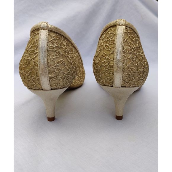 Adrianna papell Lois Lace Gold Pump . Sizes available and 11W - Picture 3 of 6